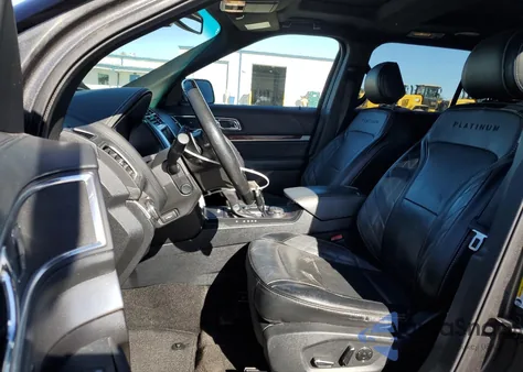 2016 Ford Explorer Platinum z USA, uszkodzony, nr VIN 1FM5K8HT2GGD21189